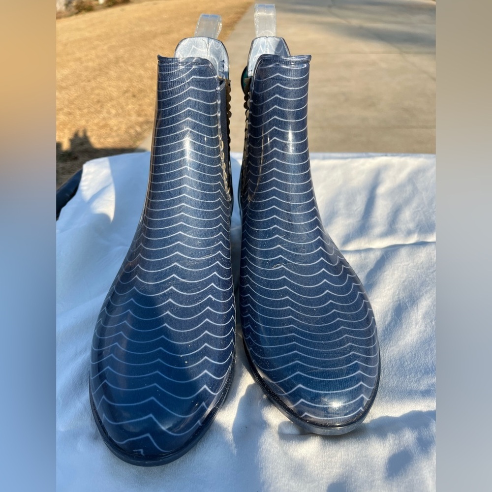 New 🆕 Jack Rogers Sallie Print Rain Boots Stylish Waterproof SZ 10 Womens Shoes - Picture 3 of 7